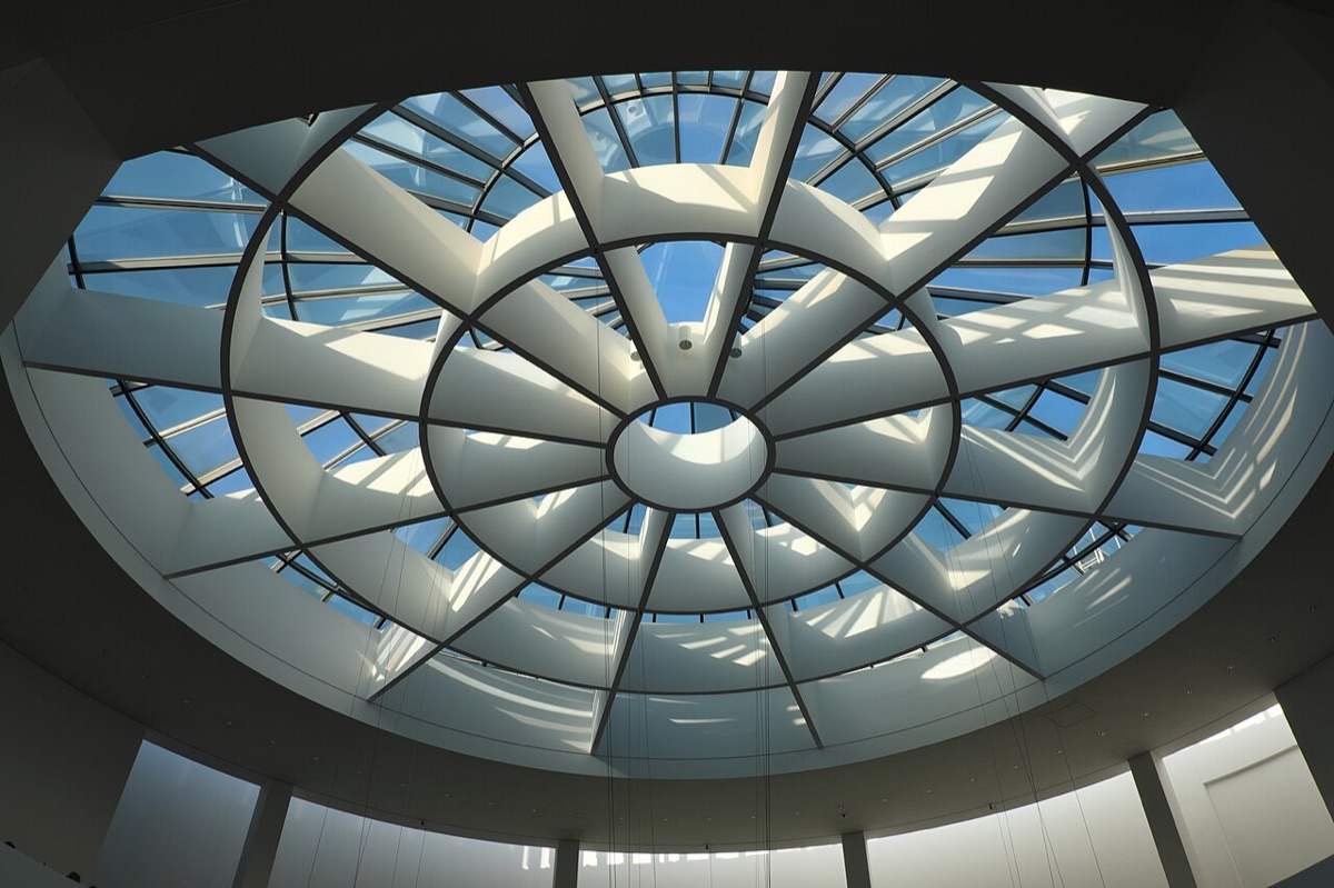 Lichtkuppel der Rotunde im Innenraum der Pinakothek der Moderne